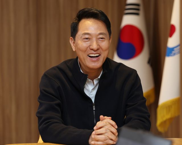 연합뉴스와 인터뷰하는 오세훈 서울시장