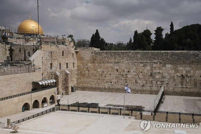 텅빈 예루살렘 통곡의 병 광장