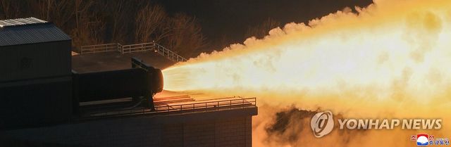 김정은, 새 고체엔진시험 참관