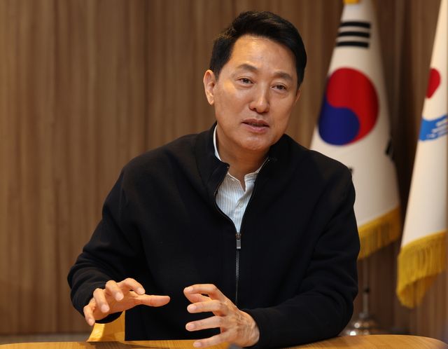 연합뉴스와 인터뷰하는 오세훈 서울시장