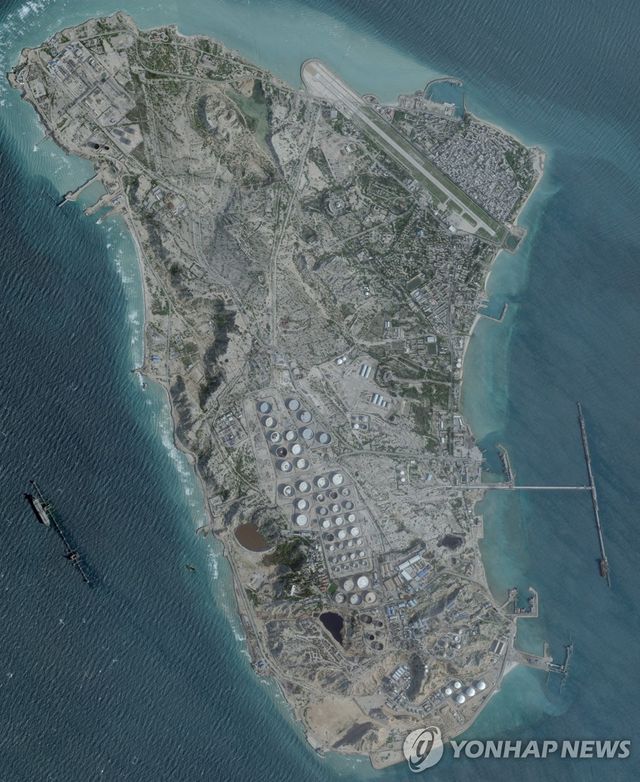 이란의 원유수출 요충지인 페르시아만 하르그 섬을 촬영한 플래닛랩스 위성사진