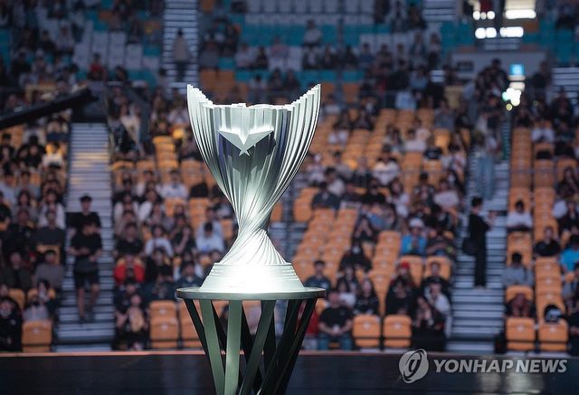 2024 LCK 스프링 우승 트로피