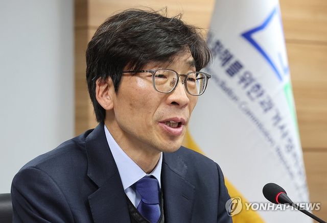 인사말 하는 송상교 위원장