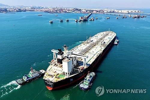 중국 산둥성 칭다오의 석유터미널 