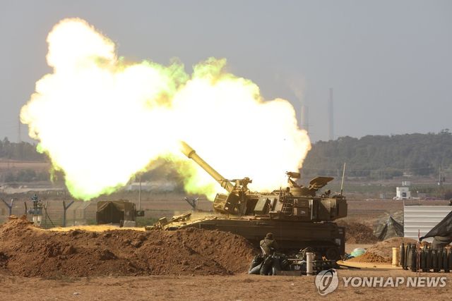 155mm 자주포 발사하는 이스라엘군