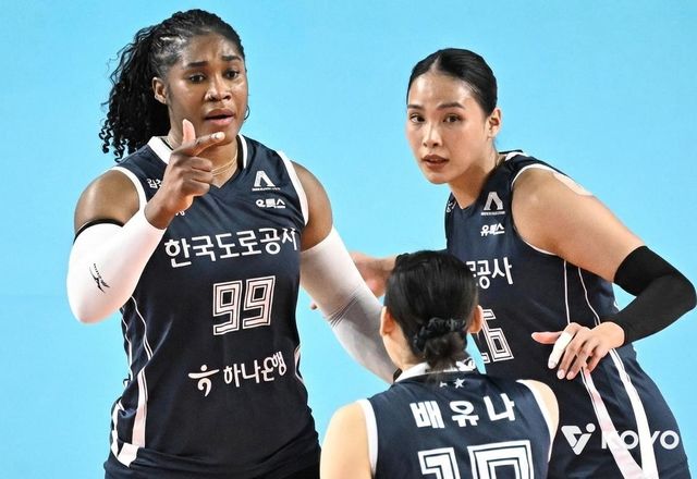 한국도로공사의 모마(왼쪽)와 타나차(오른쪽)