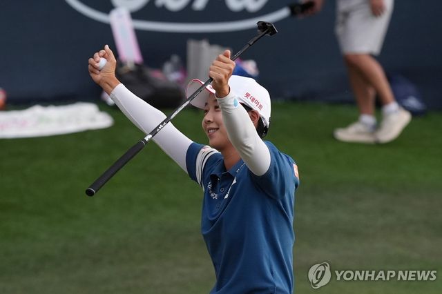 포드 챔피언십 우승 자축하는 김효주