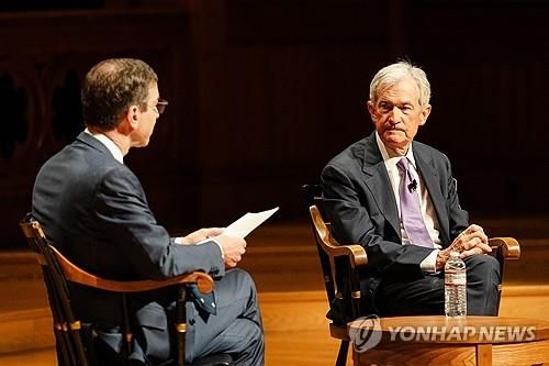 제롬 파월 미 연준 의장(오른쪽)