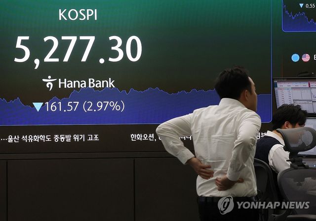 코스피, 중동 긴장 속 3% 가까이 내려