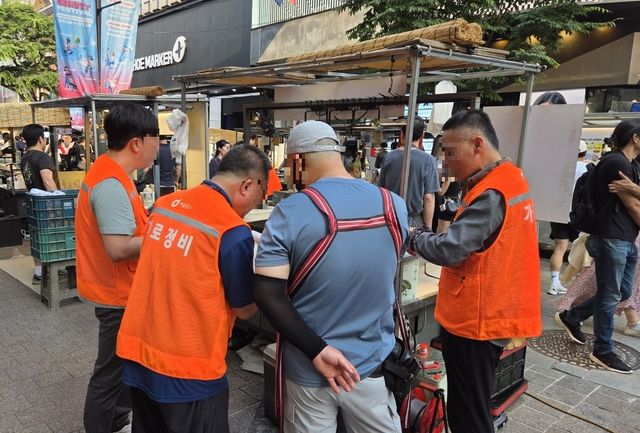 지난해 명동 거리가게 실태조사 모습