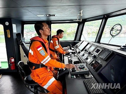 실종자 수색하는 인도네시아 구조대원들