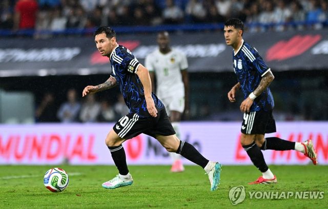 모리타니와 평가전서 드리블하는 리오넬 메시