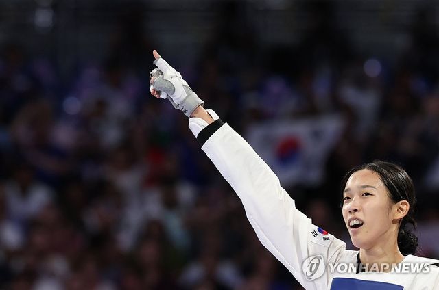 태권도 여자 간판 김유진