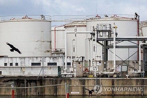 벨기에 브뤼셀의 유류 저장고 