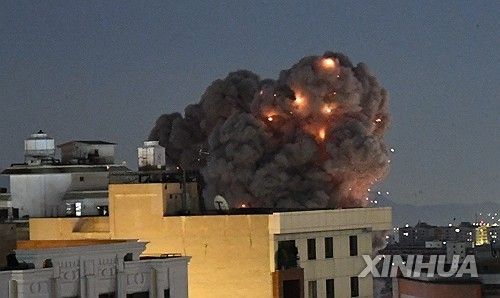 이란 테헤란에서 피어오르는 연기