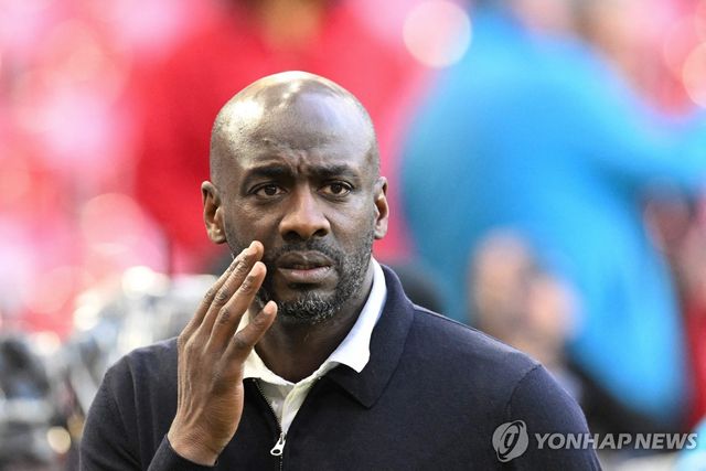 오토 아도 감독.