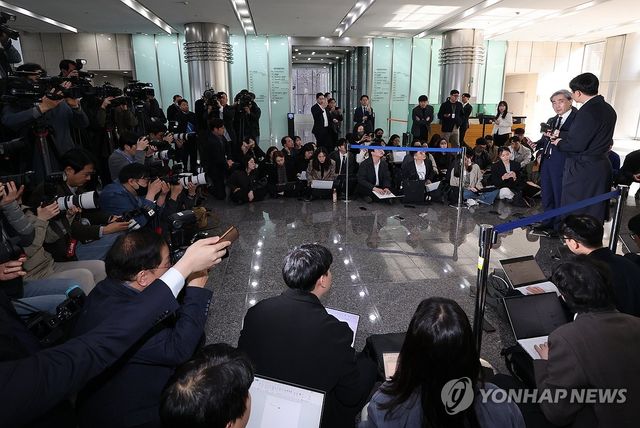 신현송 후보자에 쏠린 눈