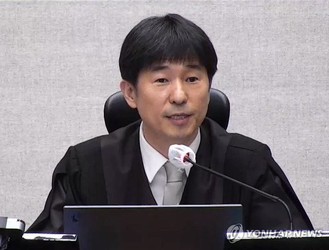 지귀연 부장판사, '내란 우두머리 혐의' 윤석열 1심 무기징역 선고