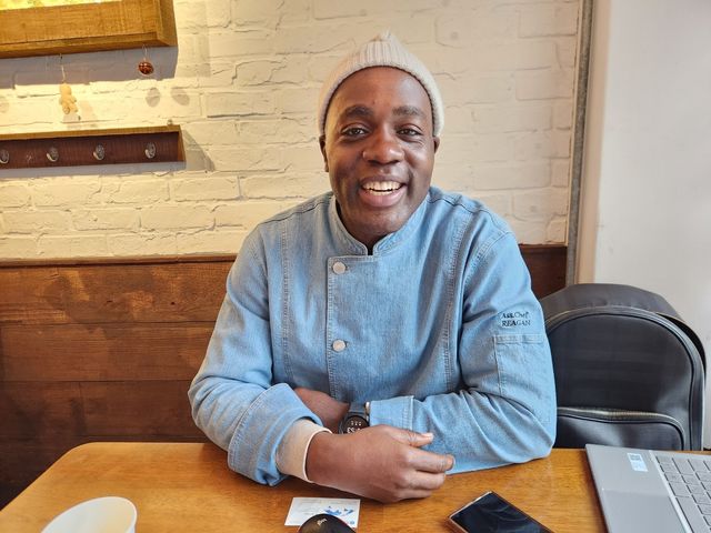 인터뷰 중 활짝 웃는 로널드 씨 [촬영 박세진] 