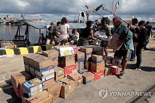 '누에스트라 아메리카 콘보이' 활동가들