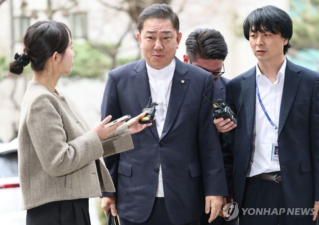 김병기 의원, 공공범죄수사대 출석