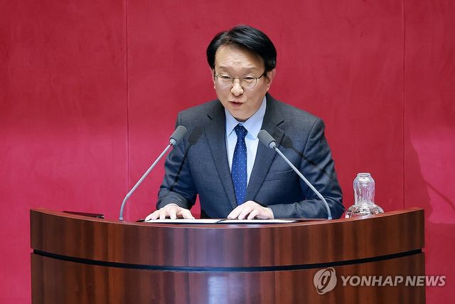 당선 인사하는 권칠승 행정안전위원장