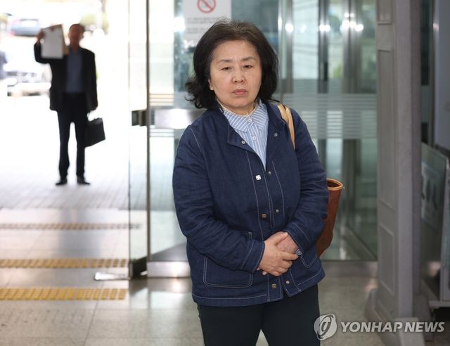 증인 출석하는 김영선 전 의원