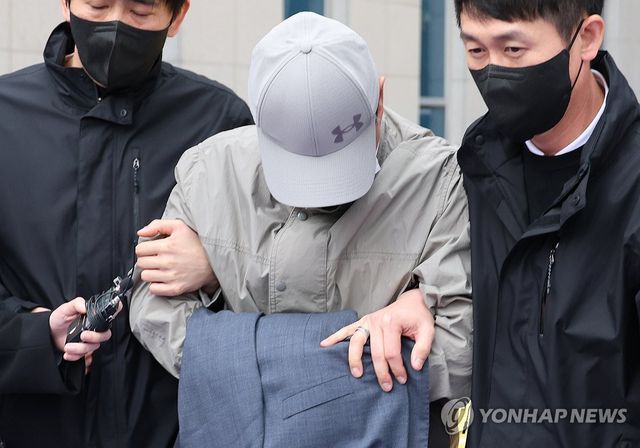 식당 화장실에 몰카 설치한 충북교육청 장학관 영장심사