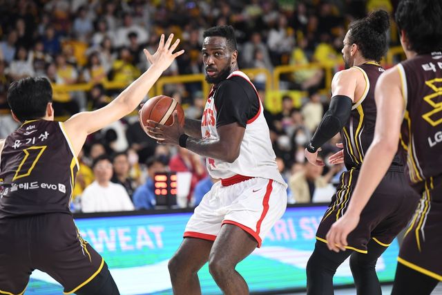 서울 SK와 창원 LG의 경기 장면