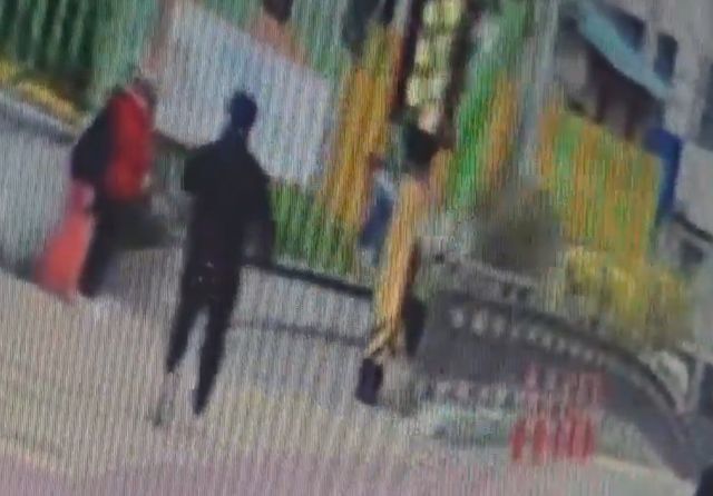 심폐소생술하는 시민