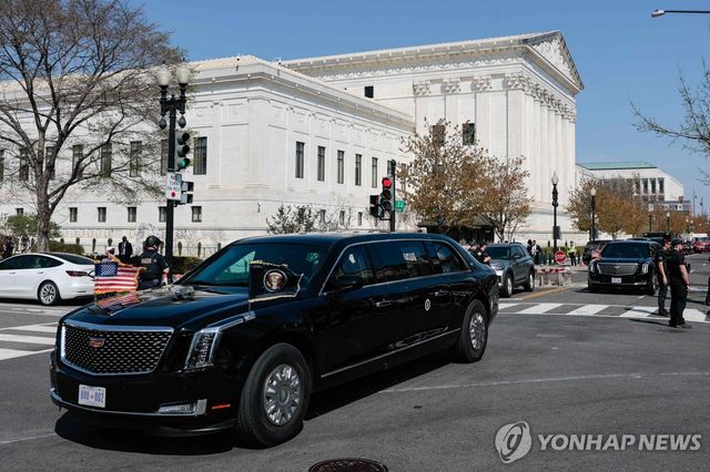 대법원 출석하는 트럼프 대통령의 차량