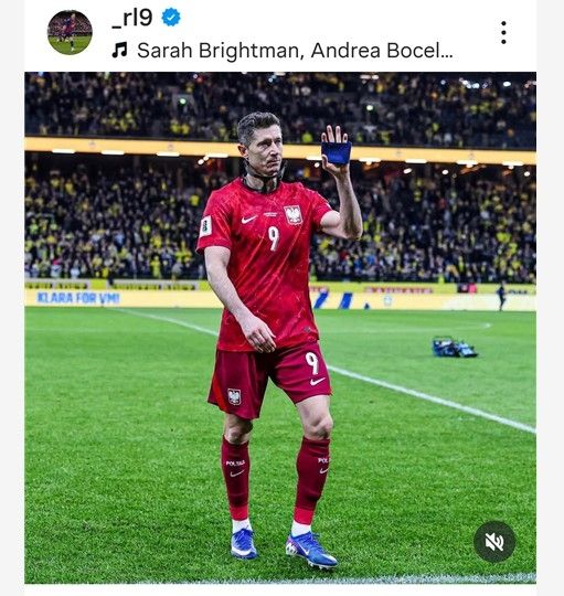 폴란드가 북중미 월드컵 본선 진출에 실패한 뒤 레반도프스키의 모습.