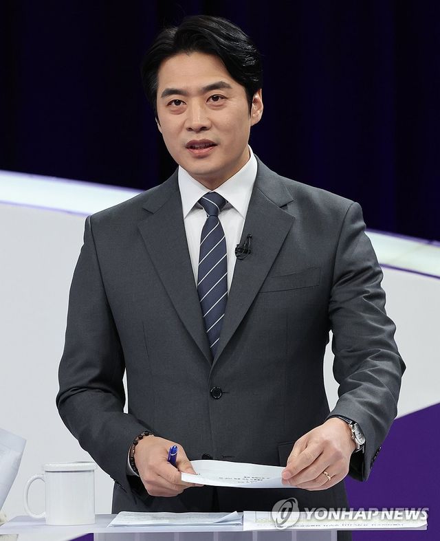 토론회 참석한 한준호 후보