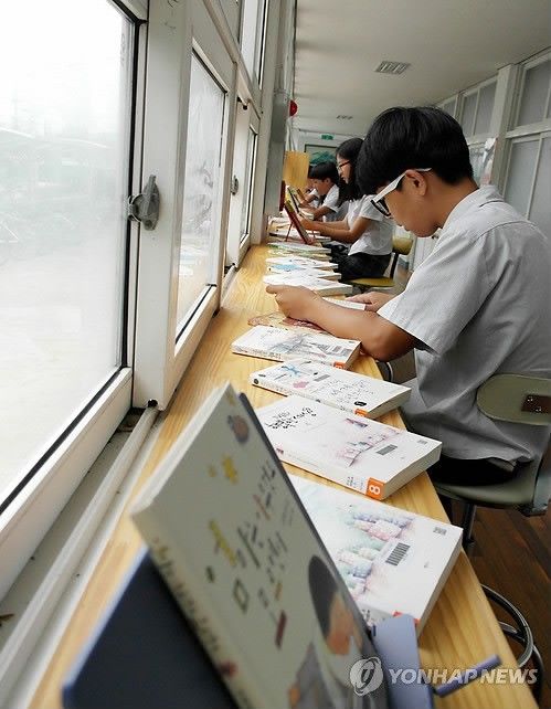 책 읽는 중학생들