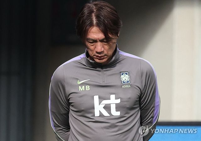 고심하는 홍명보 감독