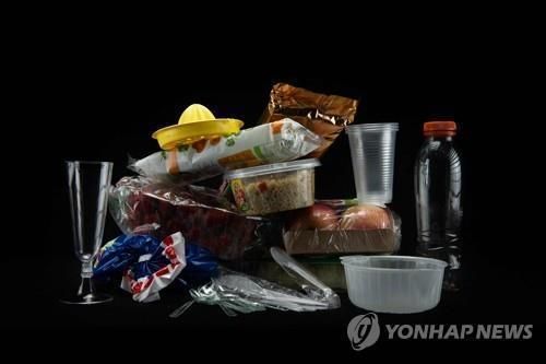 '프탈레이트'(phthalate)가 첨가된 플라스틱 생활용품들