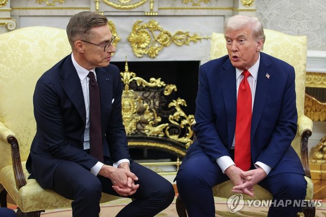 알렉산데르 스투브 핀란드 대통령(왼쪽), 도널드 트럼프 미국 대통령