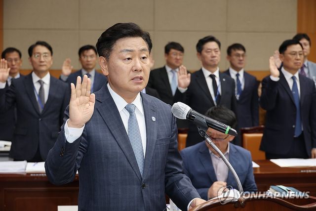 선서하는 김관영 전북도지사