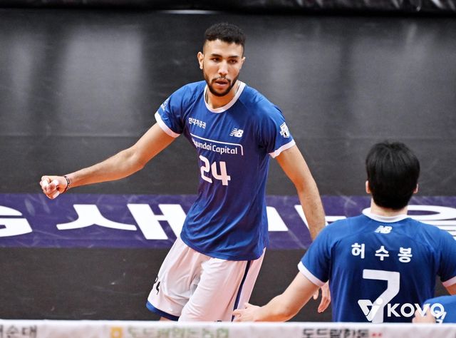 현대캐피탈에서 뛰었던 아흐메드(왼쪽)