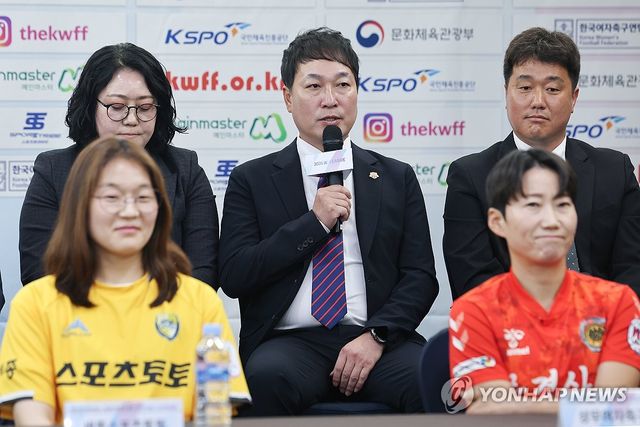 포부 밝히는 수원FC위민 박길영 감독