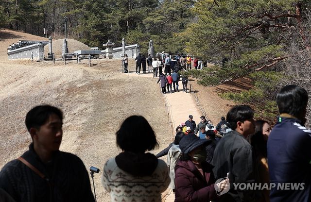'왕사남' 1천100만 돌파…관광객 몰리는 영월 장릉