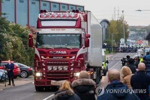 2019년 10월 영국 남부 에식스에서 39명의 베트남인들이 숨진 채 발견된 냉동 트럭 [EPA 연합뉴스 자료사진 재판매 및 DB 금지] 