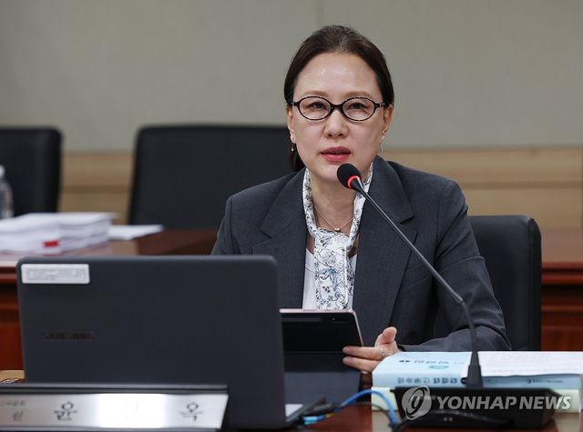 발언하는 윤성옥 방미통위 위원