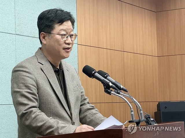 기자회견하는 안호영 의원