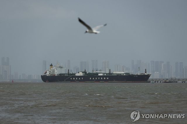 호르무즈 해협 통과한 후 인도 뭄바이항에 도착한 LPG 운반선