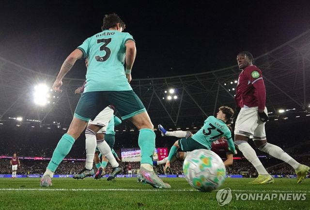 울버햄프턴의 네 번째 실점 순간.