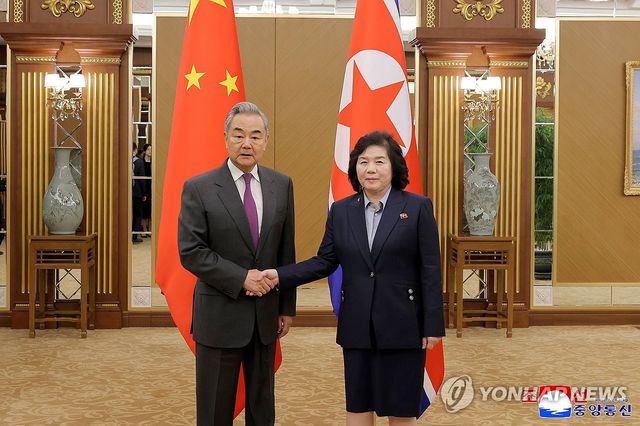 왕이 중국 외교부장과 최선희 북한 외무상