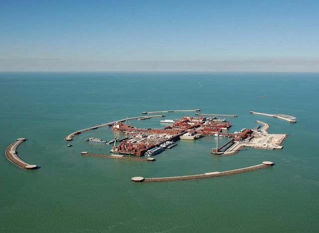 카스피해에 있는 카자흐스탄 유전 시설