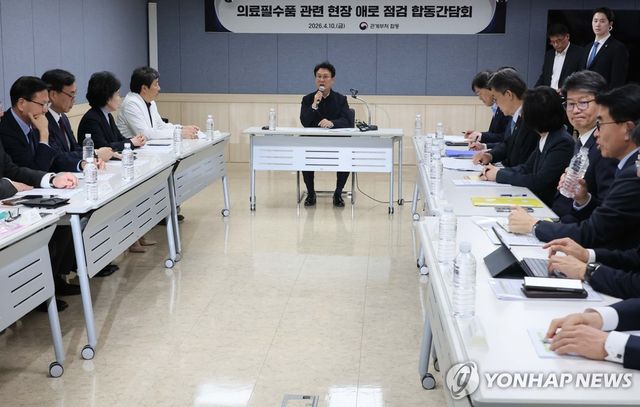 김민석 총리, 의료필수품 현장 애로 점검