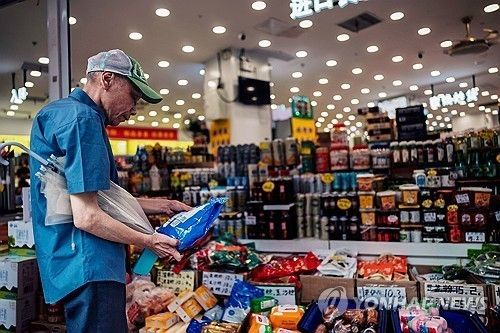 중국 상하이의 한 식료품 상점